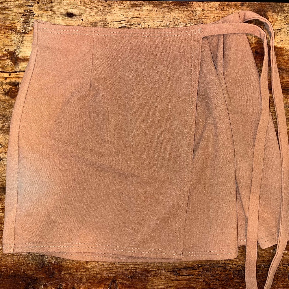 brwon skirt